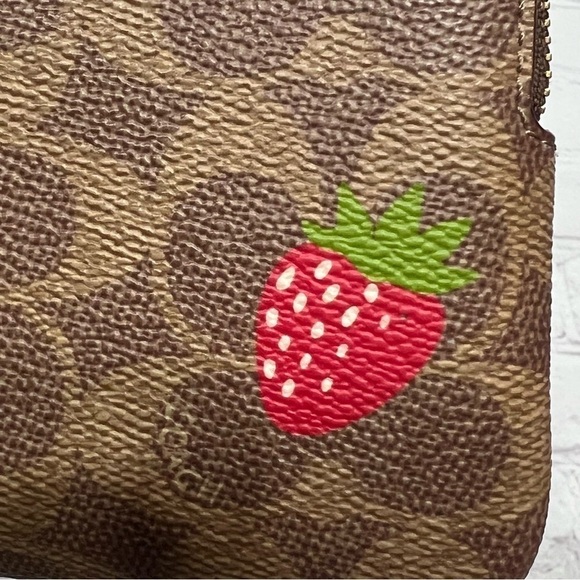 COACH Corner Zip Wristlet In Signature Canvas With Rexie Sticker Print NWT - Picture 6 of 14